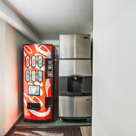 Motel Ramada By Wyndham Medford Airport North Esterno foto