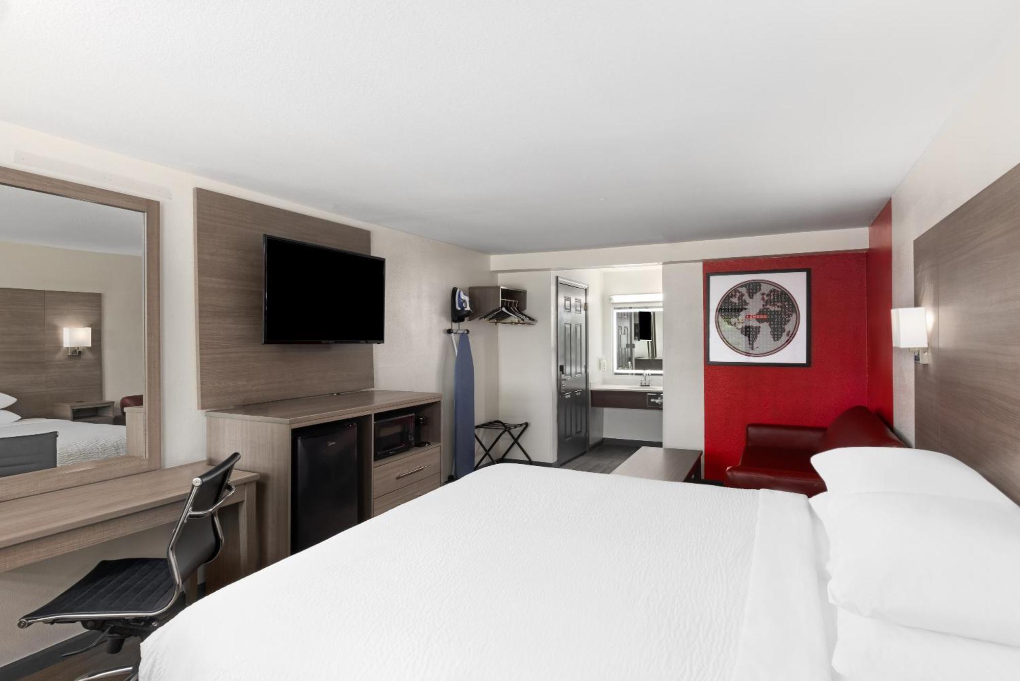 Motel Ramada By Wyndham Medford Airport North Esterno foto