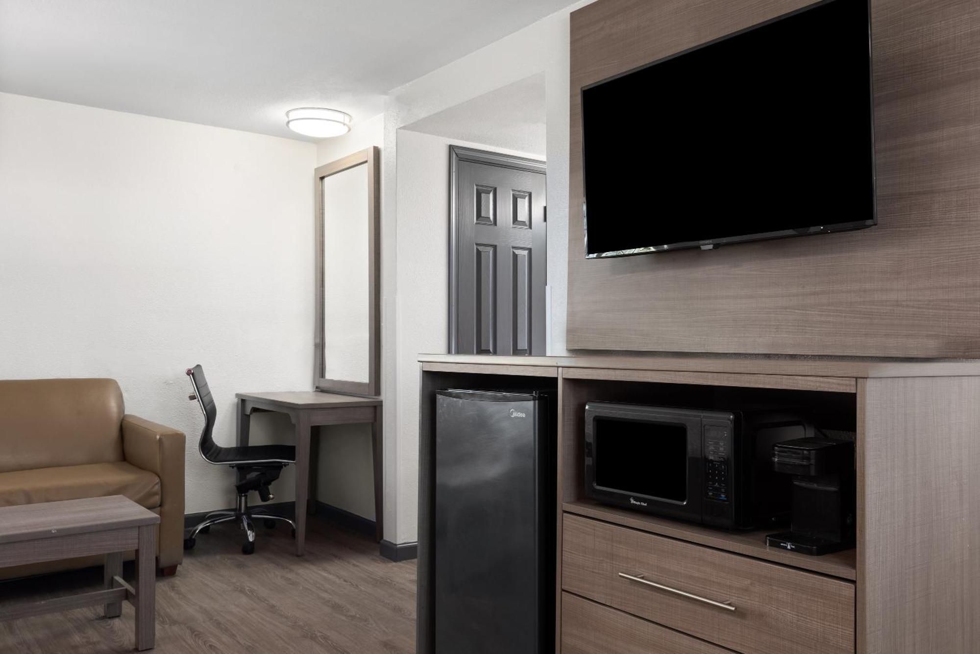 Motel Ramada By Wyndham Medford Airport North Esterno foto