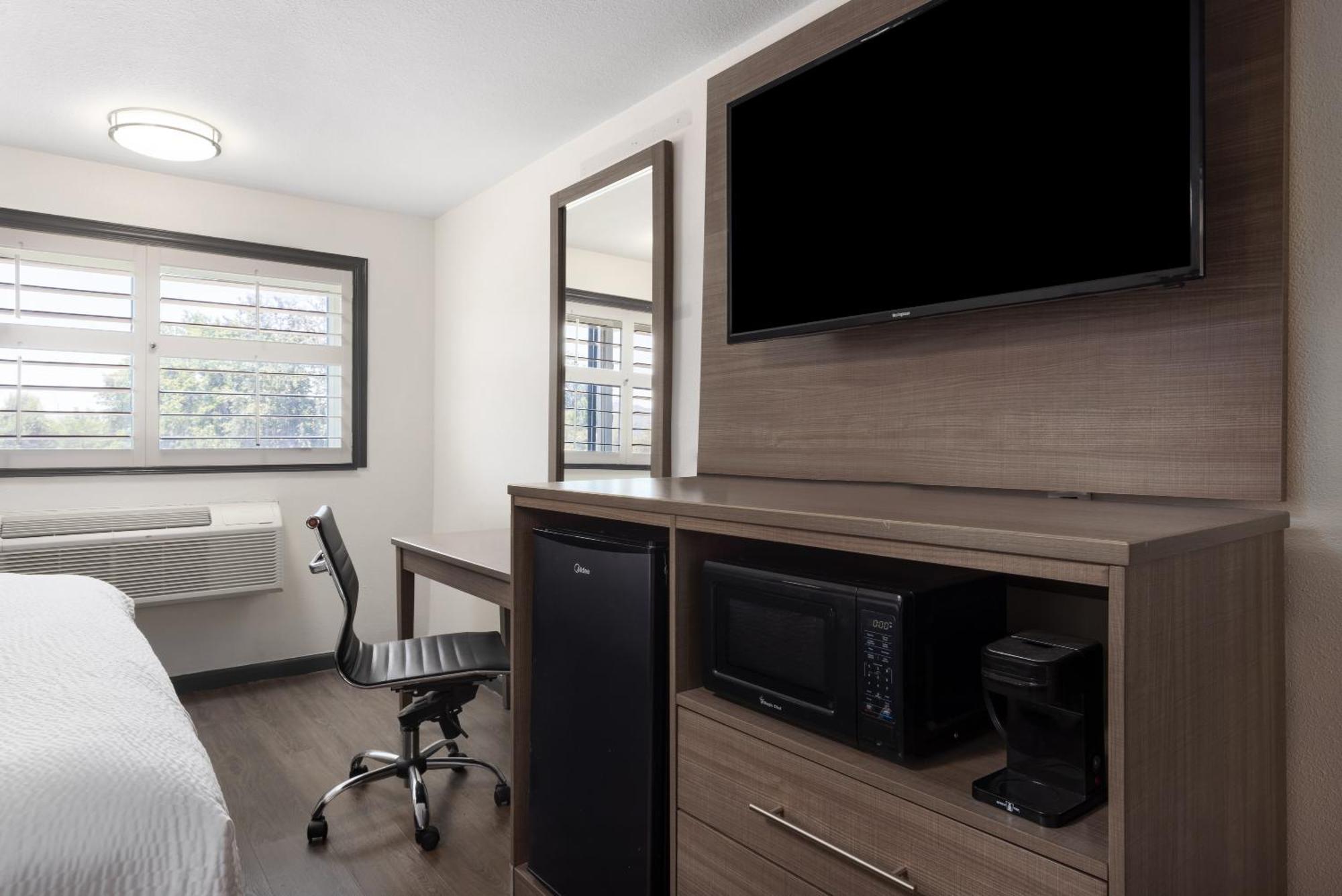 Motel Ramada By Wyndham Medford Airport North Esterno foto