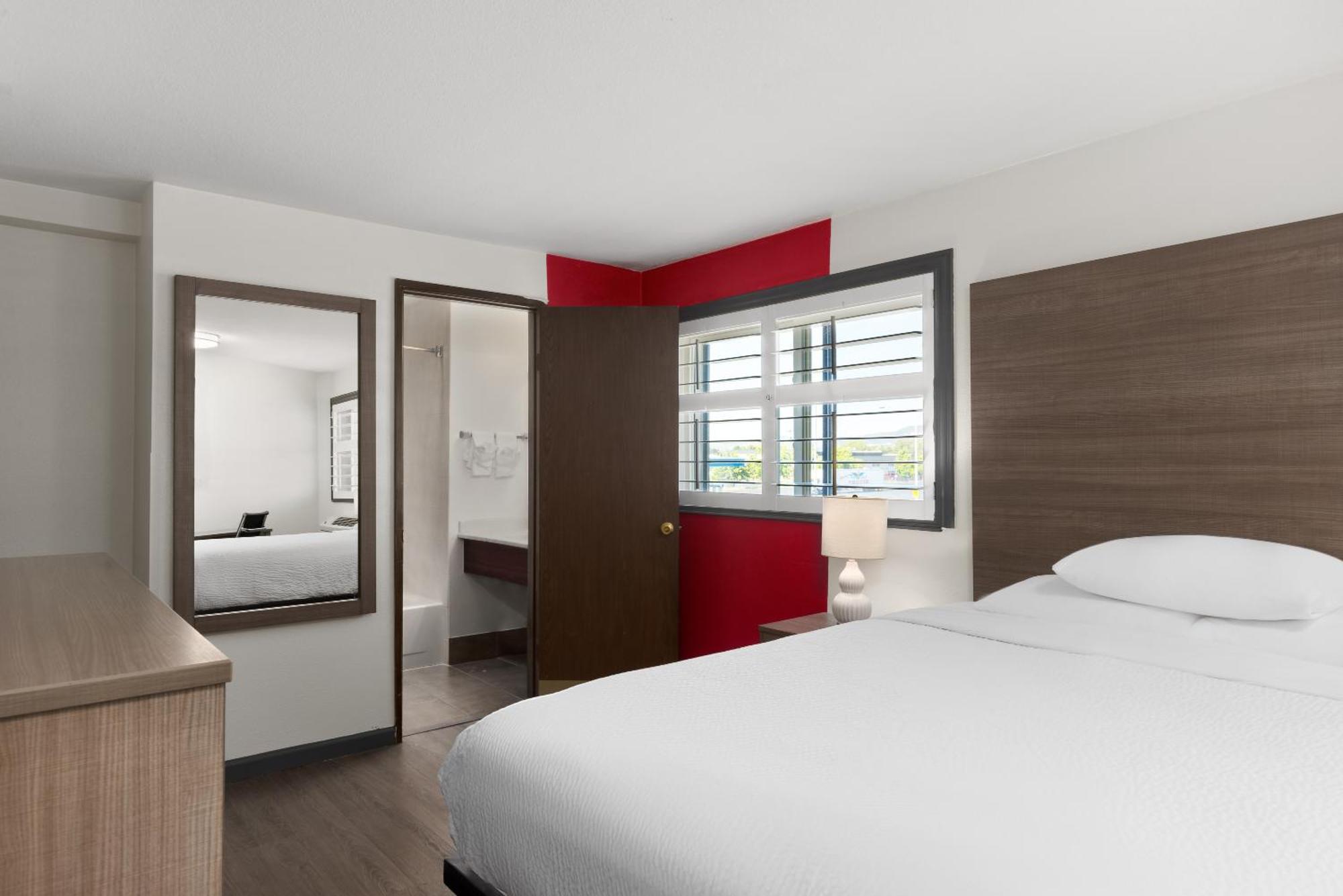 Motel Ramada By Wyndham Medford Airport North Esterno foto