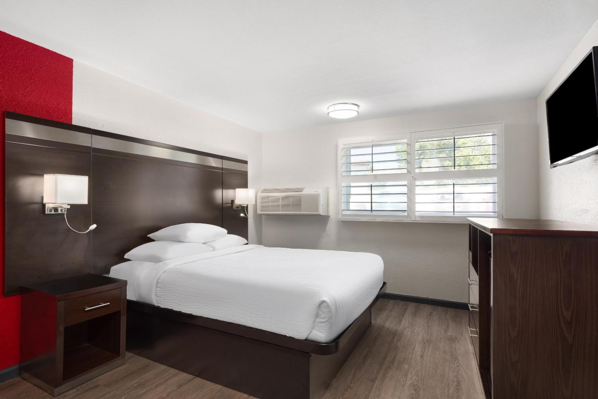 Motel Ramada By Wyndham Medford Airport North Esterno foto