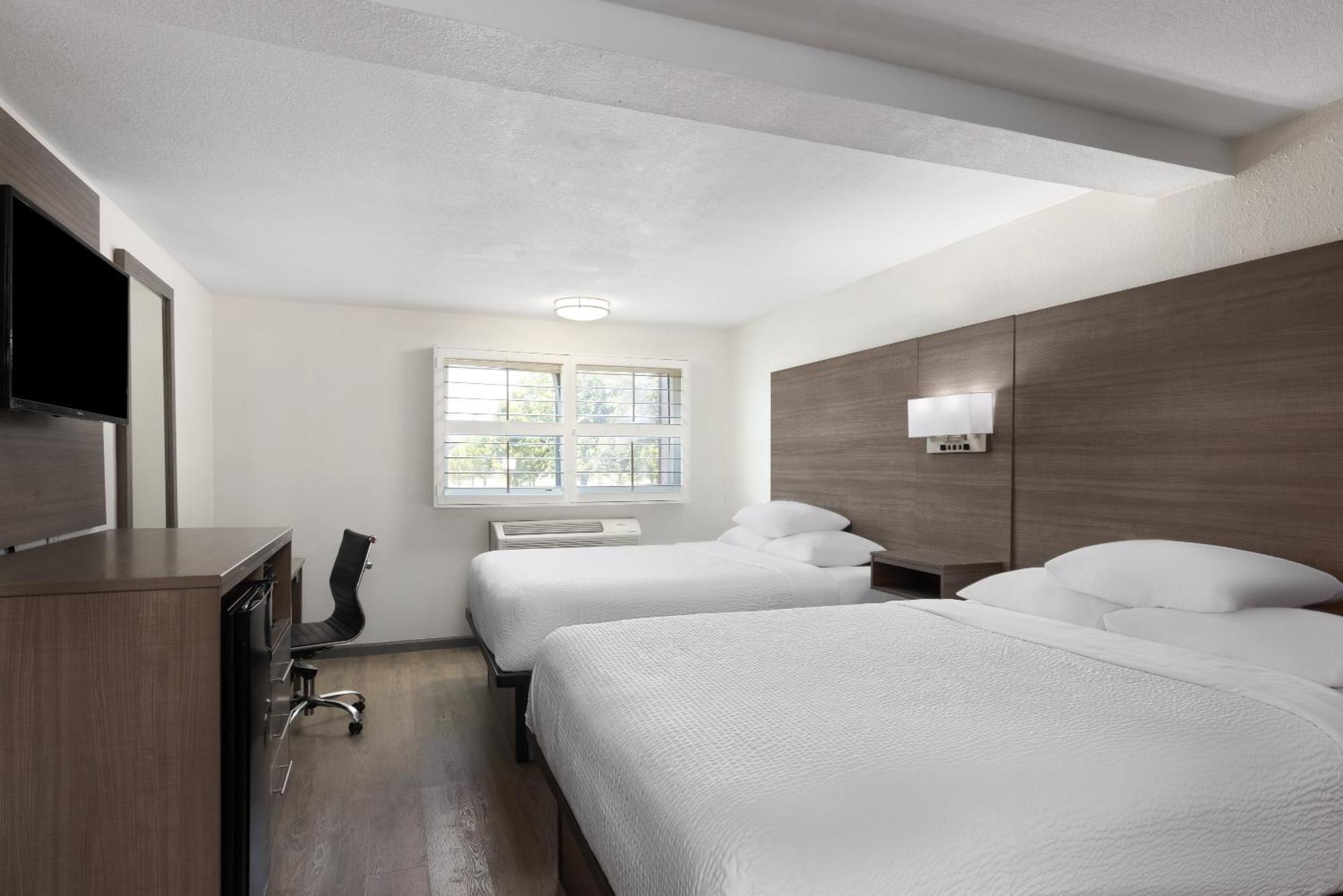 Motel Ramada By Wyndham Medford Airport North Esterno foto