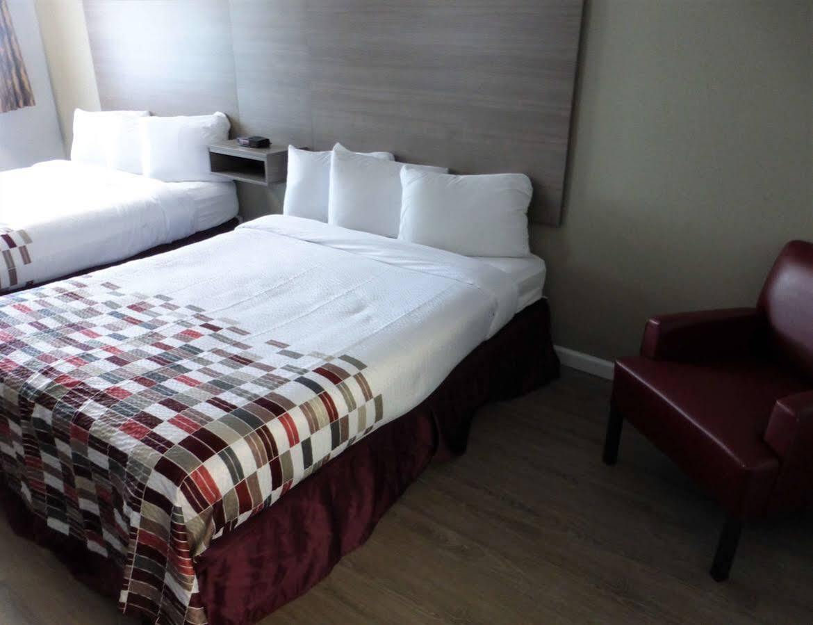 Motel Ramada By Wyndham Medford Airport North Esterno foto