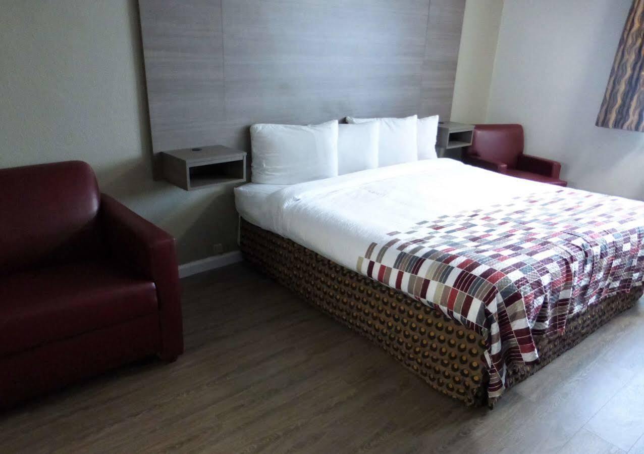 Motel Ramada By Wyndham Medford Airport North Esterno foto