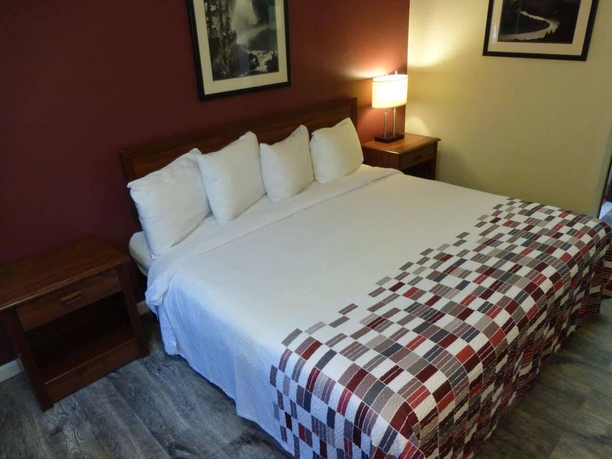 Motel Ramada By Wyndham Medford Airport North Esterno foto