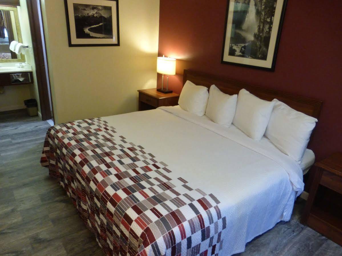 Motel Ramada By Wyndham Medford Airport North Esterno foto